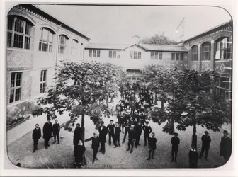 Škola v Alsasku, 1883-89